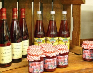 Erdbeernektar, Erdbeerwein, Fruchtaufstrich, Foto: K.Hut Erdbeernektar, Erdbeerwein, Fruchtaufstrich